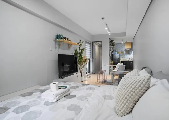 Light & Airy Scandinavian Studio; Free Pool Access * Manila