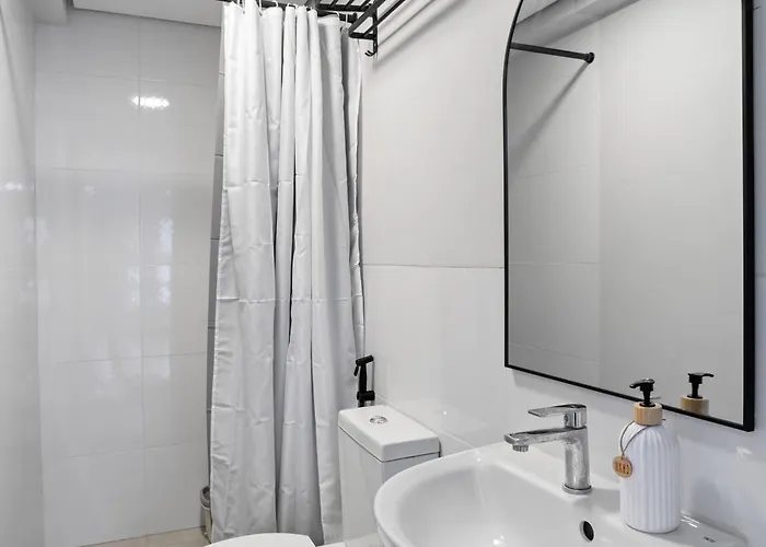 Apartamento Light & Airy Scandinavian Studio; Free Pool Access